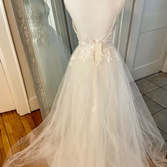 Wedding Dress - NWT size 4 - Picture 2 of 8